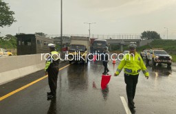 PO Bus Pahala Kencana Terguling di Tol Sidoarjo saat Hujan Deras, Dua Penumpang Terluka