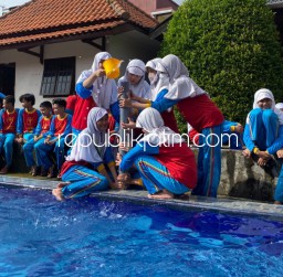 Peserta Nikmati Permainan Susur Area dan Bertemu Petani, Ada Bolpen Ajaib di LDKP Kelas V SD Al Muslim Sidoarjo