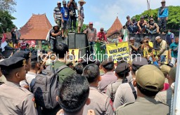 Ratusan Pengelola TPST dan Penggeledek Sampah Luruk Pendopo Sidoarjo, Desak Revisi Perbup Retribusi Sampah