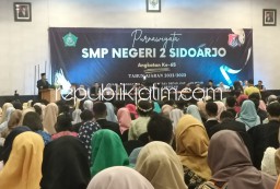 Ini Pesan Kasek Qodim Saat Purnawiyata 380 Siswa SMPN 2 Sidoarjo ke 65 di Hall Sun City