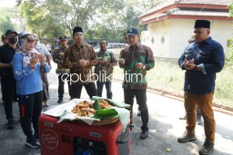 Sidak Proyek Betonisasi Krembung - Mojoruntut, Gus Muhdlor Dorong Pekerjaan Selesai Tepat Waktu