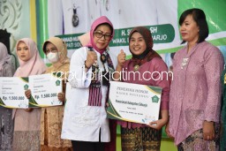 Dirapel Enam Bulan, Nakes dan Ratusan Kader Posyandu Krembung Terima Insentif Rp 1,5 Juta dan Rp 180.000