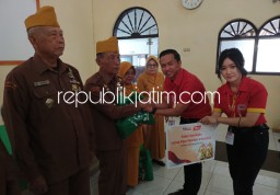 Rayakan Kemerdekan HUT RI ke 78, Alfamart Bagikan Puluhan Paket Sembako untuk Legiun Veteran Sidoarjo