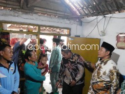 Warga Miskin Asal Cangkring Krembung Ngaku Senang Rumahnya Direhab Pemkab Sidoarjo