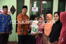 Bupati Sidoarjo Salurkan Bantuan Pangan Tahap II untuk 93.635 KPM di Porong