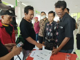 Diduga Salah Masukkan Data di Sirekap, Caleg PDI Perjuangan Protes PPK Krembung dan Melapor ke Bawaslu Sidoarjo