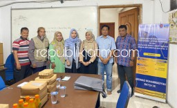 Menuju Smart Mosque, Tim Abdimas Umsida Damping Masjid Al Manar Sepanjang Sidoarjo Susun Laporan Keuangan Digital Berkelanjutan