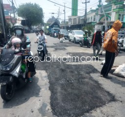 Bupati Sidoarjo Tanggapi Keluhan Warga, Selesaikan Perbaikan 39 Ruas Jalan Rusak Berat dan Berlubang
