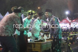 Munajat Malam 1.000 Bulan di Pasar Ramadan, Gus Muhdlor Ajak Warga Doakan Sidoarjo Lebih Sejahtera