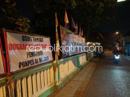 Warga Pasang Puluhan Spanduk Kecamatan, Desak Penutupan Ponpes Almahdiy di Pagerwojo Buduran