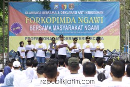 Ribuan Warga Ngawi Olahraga Bersama dan Deklarasi Tolak Kerusuhan