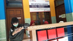 Teller Mini Bank SMK Antartika 2 Sidoarjo Beromzet Rp 2,5 Juta Per Bulan