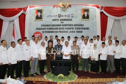 KPK Ingatkan Bupati/Walikota Se Jatim Pengadaan Barang dan Jasa Rawan Mark Up