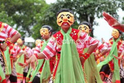 Ribuan Penari Topeng Ramaikan HUT Kabupaten Kediri ke 1.214