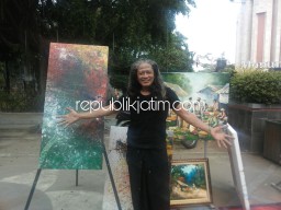 Cak Ugeng Pelukis Sembur, Makan Pecahan Lampu Sebelum Melukis