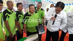 Sutriman Pemenang Penimbangan Lelang Bandeng Kawak Sidoarjo