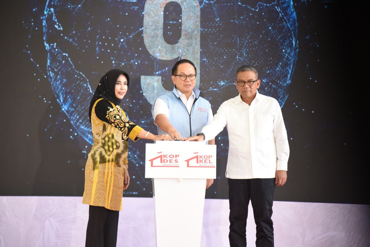 SOSIALISASI - Wakil Menteri BUMN, Kartika Wirjoatmodjo dan Wabup Sidoarjo Mimik Idayana membuka Sosialisasi Pembuatan Proposal Bisnis dan Proposal Pembiayaan Kopdes Merah yang digelar Bank BRI di Pendopo Delta Wibawa, Selasa (09/09/2025).