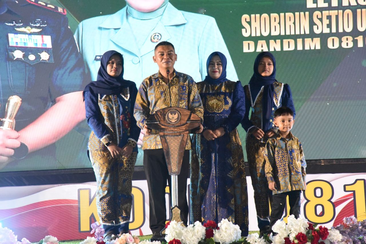 PISAH SAMBUT - Acara Pisah Sambut Komandan Kodim 0816 Sidoarjo digelar Kodim 0816 Sidoarjo di Jie Poek DW dihadiri Seluruh Forkopimda Sidoarjo mulai Bupati Sidoarjo Subandi dalam acara yang digelar di Jie Poek DW Resto Sidoarjo, Rabu (10/09/2025) malam.