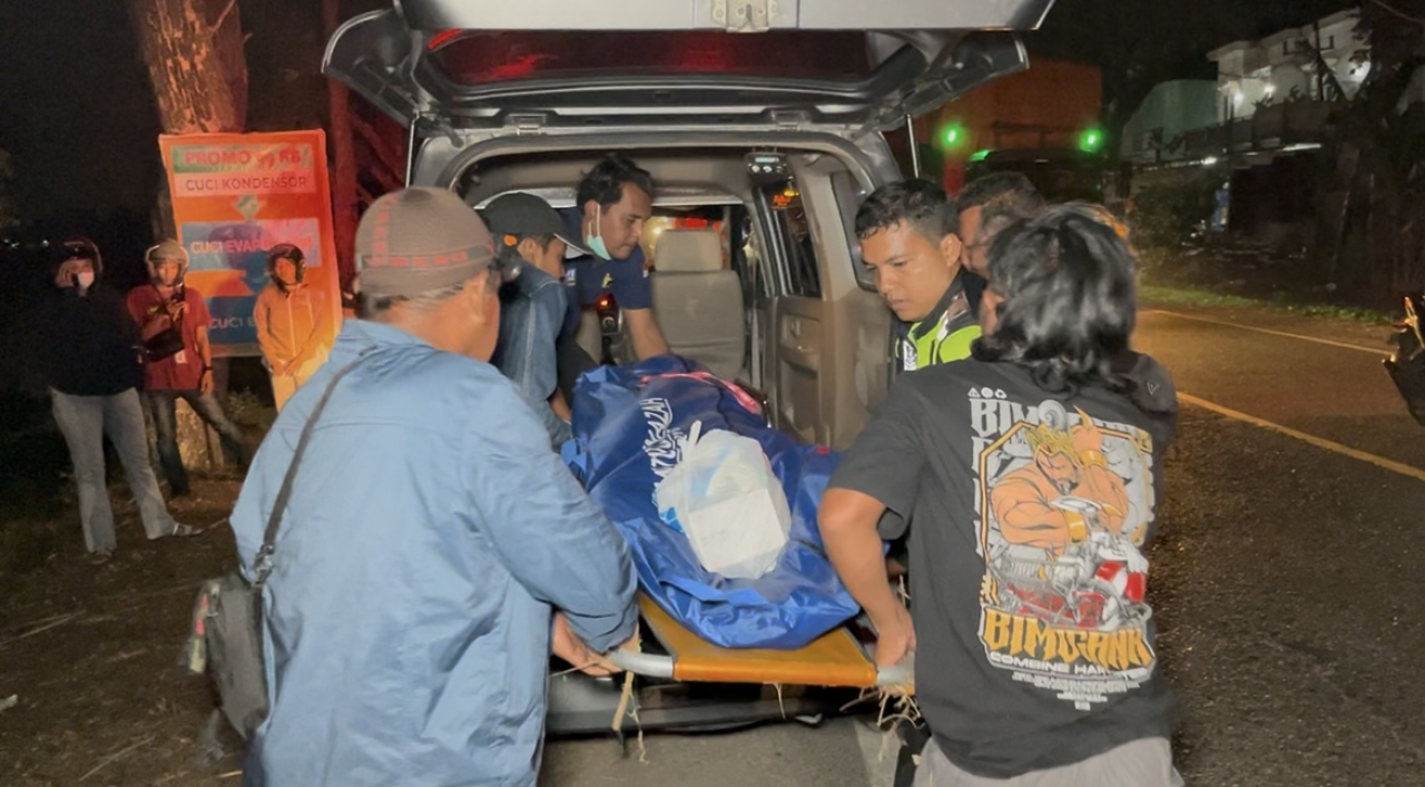 Pengendara Honda Vario meninggal dunia dibawa ke RSUD dr.Soeroto Ngawi
