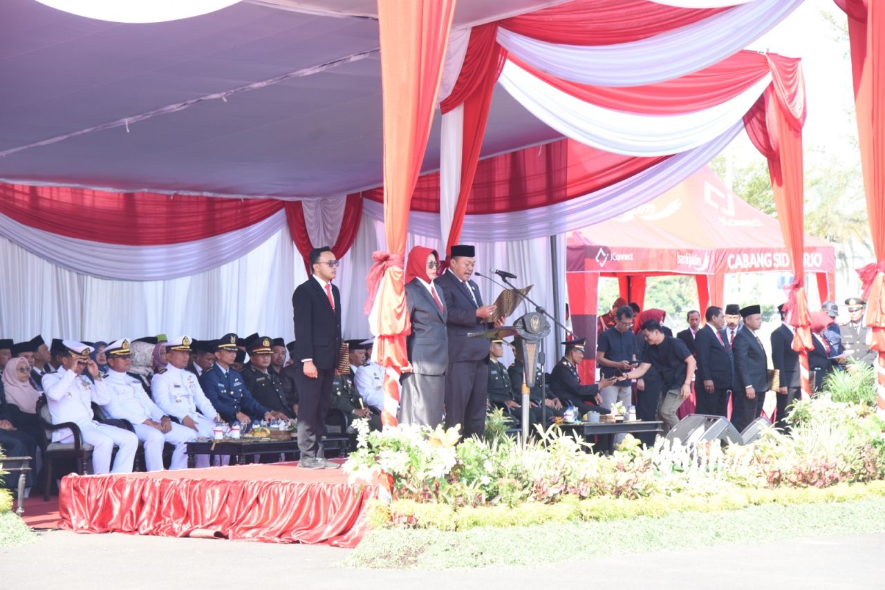 UPACARA - Upacara memperingati Hari Kesaktian Pancasila digelar Pemkab Sidoarjo di halaman Mall Pelayanan Publik (MPP) JL Raya Lingkar Timur, Sidoarjo, Rabu (01/10/2025).