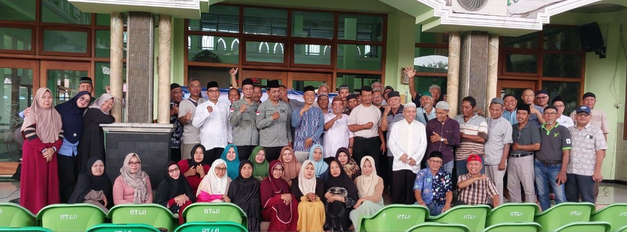 PELATIHAN - Rukun Kematian (Rukem) dan Takmir Masjid Siti Suci Nur Rohmah (SSNR) RW 07 Perumahan Magersari Permai, Kelurahan Magersari, Sidoarjo menggelar pelatihan pemulasaran jenazah sesuai syariat Islam di masjid setempat, Minggu (09/11/2025).