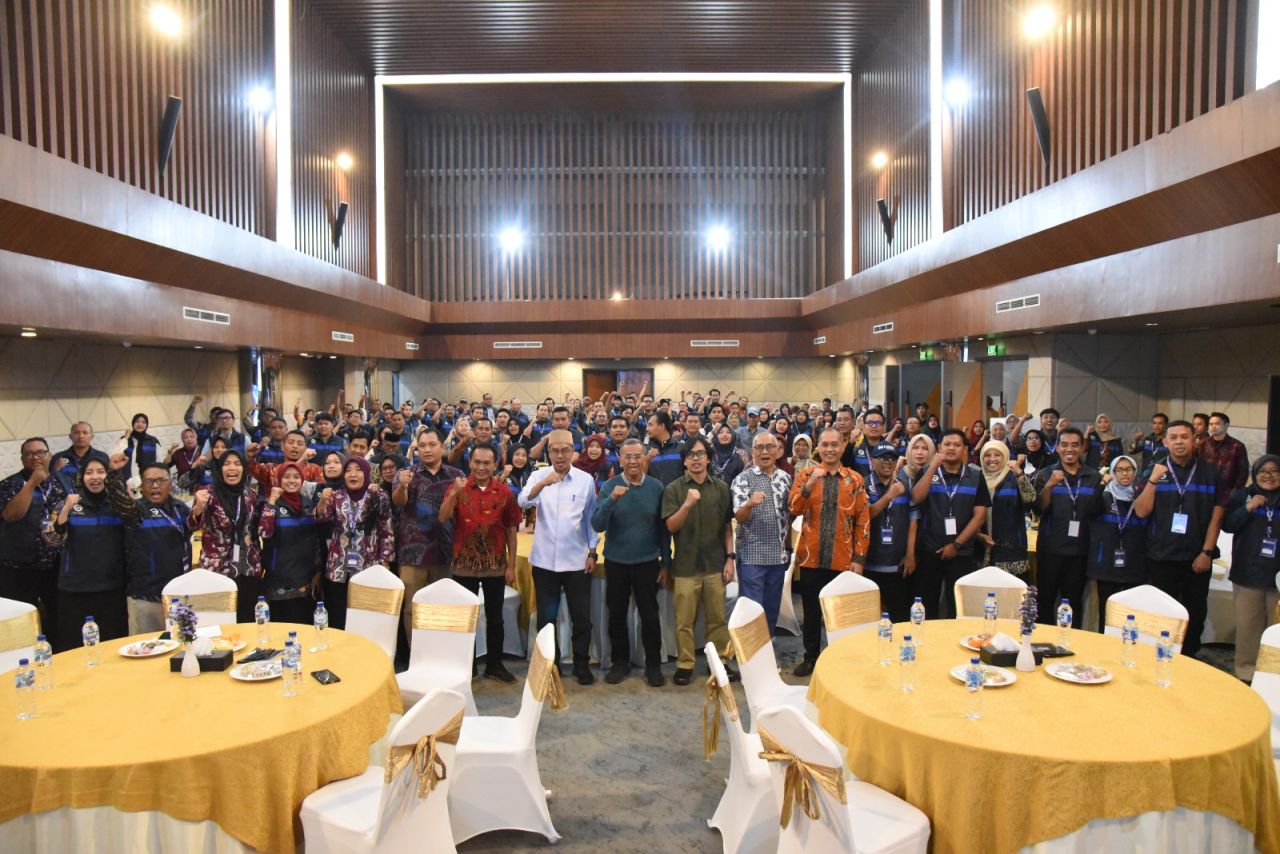 KOLABORASI POSITIF - Dinas Kominfo Pemkab Sidoarjo mengajak pegiat Medsos berkolaborasi membangun citra positif Pemkab Sidoarjo dalam Forum Kolaborasi Gov x Creator Connect di Hotel Rayz UMM, Malang, Senin (17/11/2025).