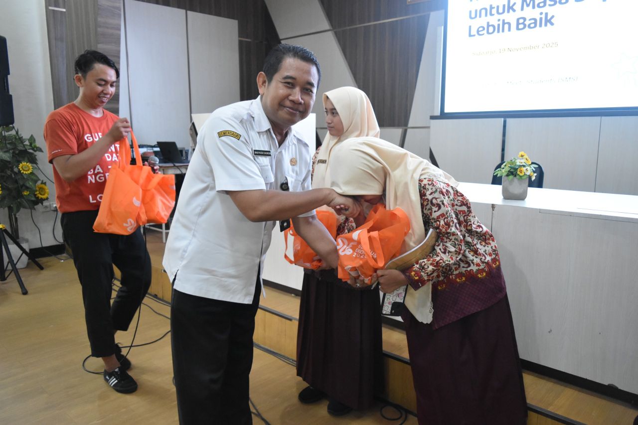 STATISTIK - Badan Pusat Statistik (BPS) Kabupaten Sidoarjo menggelar Gerakan Literasi Statistik di Aula Sekolah Menengah Atas Negeri (SMAN) 1 Sidoarjo soal peluang kerja statistik, Rabu (19/11/2025).