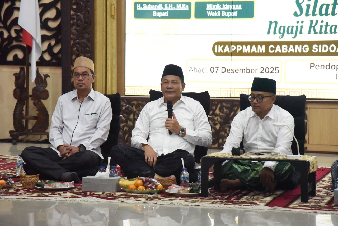 SILATURRAHMI - Bupati Sidoarjo Subandi menghadiri silaturrahim bersama Ikatan Keluarga Alumni Pondok Pesantren Mamba’ul Ma’arif (IKAPPMAM) Cabang Sidoarjo di Pendopo Delta Wibawa, Minggu (07/12/2025).