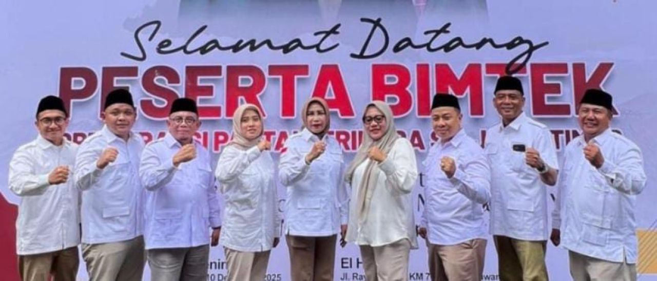 BIMTEK - Ketua DPC Partai Gerindra Sidoarjo Mimik Idayana bersama para anggota dan pimpinan Fraksi Partai Gerindra DPRD Sidoarjo mengikuti Bimbingan Teknis (Bimtek) bagi kepala daerah dan anggota DPRD se Jatim di Banyuwangi, Senin (08/12/2025).