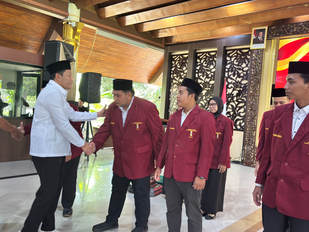 PELANTIKAN - Pelantikan Pimpinan Cabang Ikatan Mahasiswa Muhammadiyah (PC IMM) Kabupaten Sidoarjo dihadiri langsung Bupati Sidoarjo, Subandi di Pendopo Delta Wibawa, Sabtu (20/12/2025).