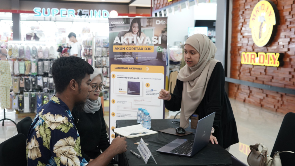 POJOK - Kantor Wilayah Direktorat Jenderal Pajak (Kanwil DJP) Jatim II menggelar Layanan di Luar Kantor (LDK) bertajuk Pojok Pajak Serentak yang dilaksanakan secara bersamaan di 15 titik keramaian, Minggu (21/12/2025).