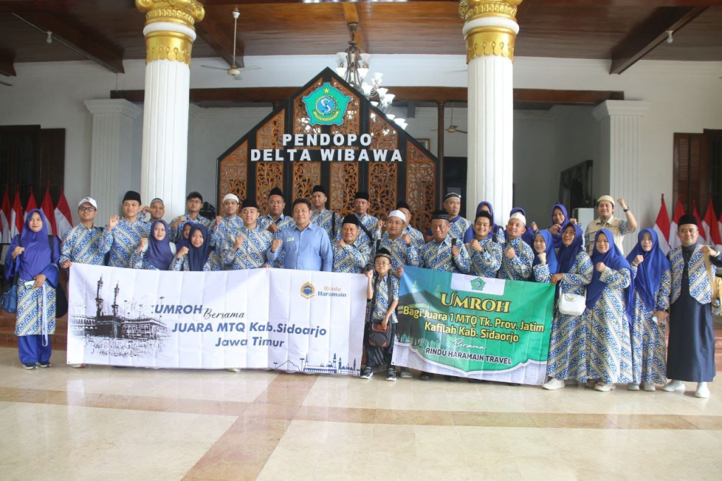 UMROH - Sebanyak tujuh orang kafilah juara MTQ Jatim asal Sidoarjo diberangkatkan umroh oleh Pemkab Sidoarjo dan diberangkatkan Bupati Sidoarjo Subandi di Pendopo Delta Wibawa, Minggu (11/01/2026).