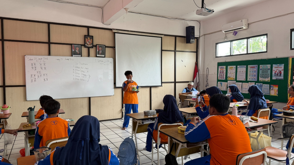 HARI SEHAT - SMP Al Muslim menyelenggarakan kegiatan Healthy Day dalam rangka Peringatan Hari Gizi Nasional dengan mengusung tema Smart Eating, Strong Living, Rabu (21/01/2026).