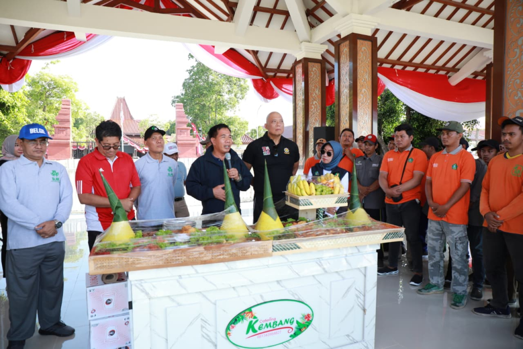 BUKA - Pemkab membuka Alun-Alun dengan wajah baru sebagai satu kado Harjasda ke 167 dibuka Asisten Perekonomian dan Pembangunan Setda Sidoarjo, M Bahrul Amig menandai dibukanya kembali ruang publik kebanggaan Sidoarjo, Jumat (30/01/2026).