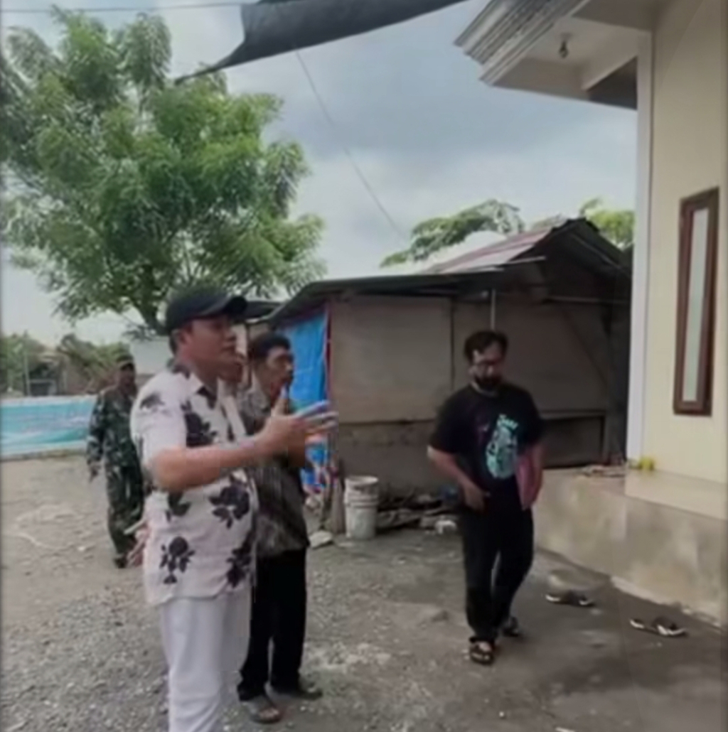 SIDAK - Bupati Sidoarjo Subandi sempat melaksanakan sidak ke Tanah Kas Desa (TKD) Kelurahan/Kecamatan Taman yang sudah dibangun 56 unit bangunan permanen berupa rumah tinggal akhir 2025 kemarin.