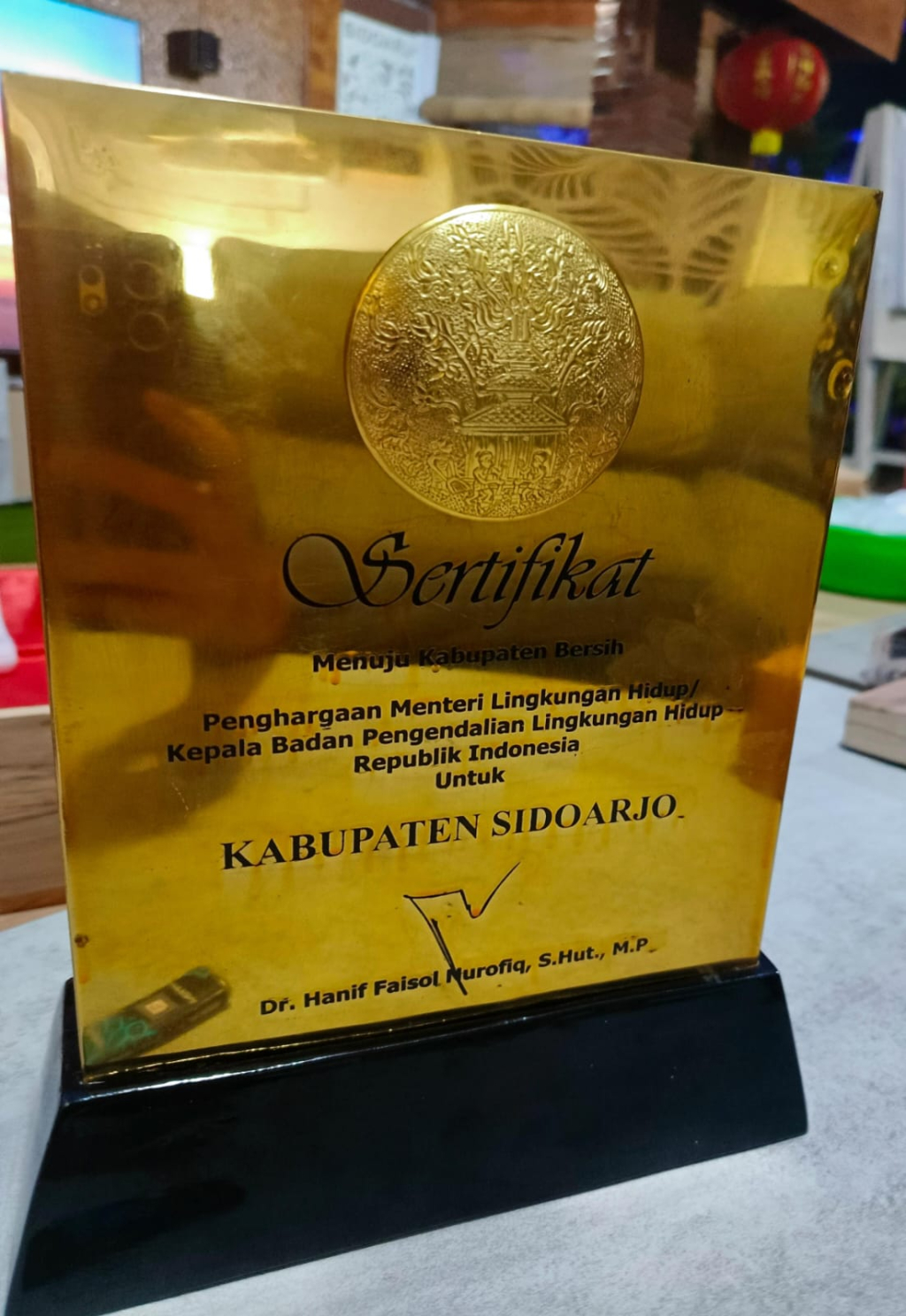 PENGHARGAAN - Program pengelolaan sampah di Sidoarjo mendapat pengakuan pemerintah pusat masuk dalam 35 daerah penerima Sertifikat Menuju Kota Bersih Tahun 2025 kategori 10 besar kemarin.