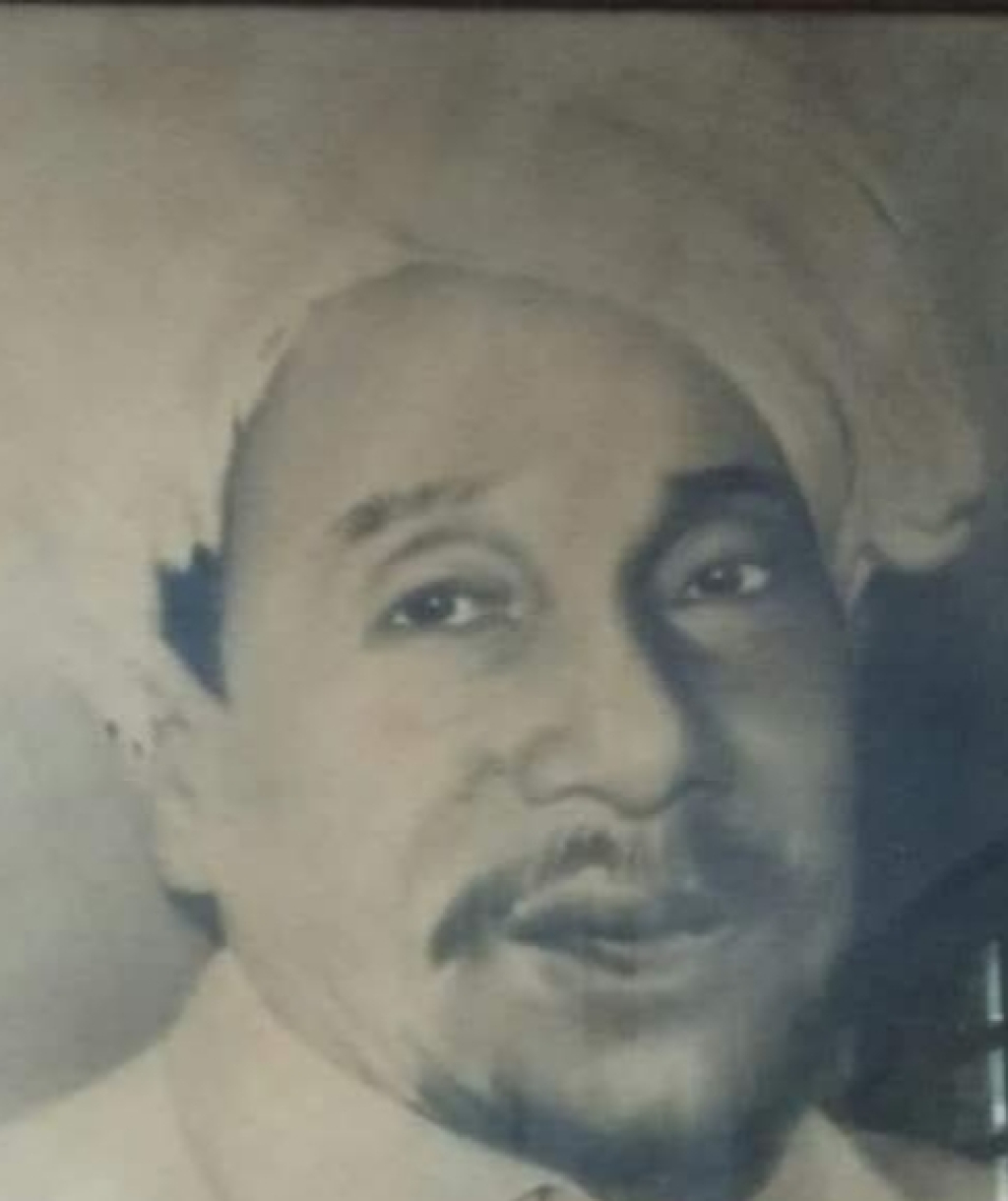 Mbah KH Sahlan Sidorangu, Desa Watugolong, Kecamatan Krian, Sidoarjo yang dimakamkan di belakang masjid Ponpes Bahrul Ulum Sahlaniyah salah seorang ulama ternama sebagai arsitek ketenangan jiwa bagi para santrinya.