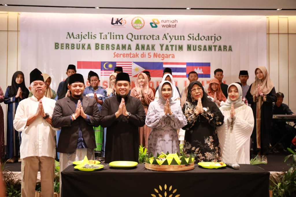 SANTUNAN - Wakil Bupati (Wabup) Sidoarjo, Mimik Idayana saat menghadiri buka bersama Anak Yatim Nusantara dan santunan yang digelar Majelis Ta’lim Qurrota A’yun di Sun Hotel Sidoarjo, Sabtu (28/02/2026) petang.