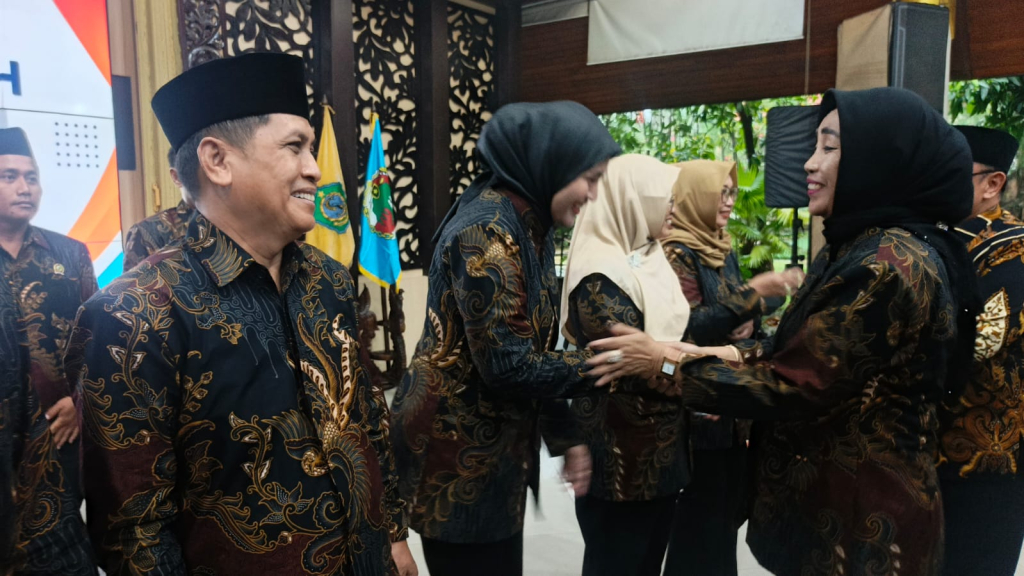 PELANTIKAN - Wabup Sidoarjo Mimik Idayana memberi sambutan saat pelantikan pengurus Dewan Koperasi Indonesia Daerah (Dekopinda) Sidoarjo masa jabatan 2025 - 2030 di Pendopo Delta Wibawa, Sidoarjo, Selasa (03/03/2026).