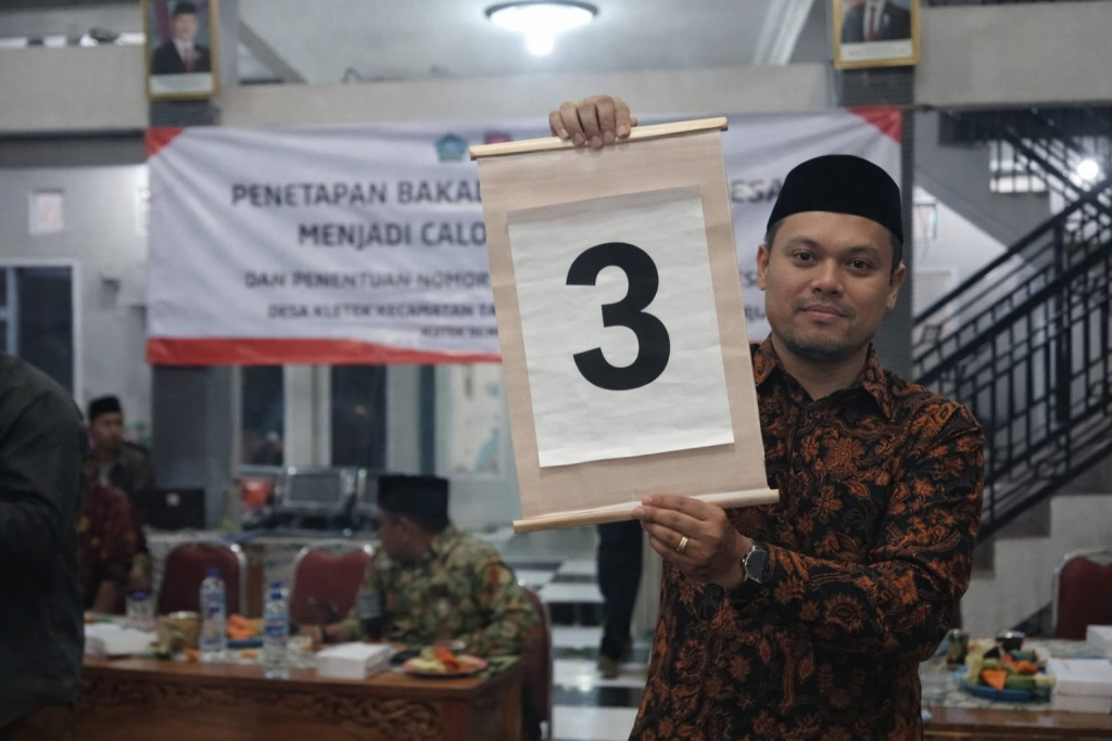 OPTIMIS - Cakades Kletek, Kecamatan Taman, Sidoarjo Jarot Bintoro mendapat nomor urut 3 dalam Rapat Pleno penetapan nomor di Pendopo Balai Desa Kletek, Minggu (01/03/2026) malam.