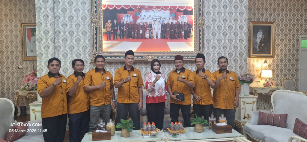 SILATURRAHMI - Wakil Bupati (Wabup) Sidoarjo Mimik Idayana menerima kunjungan resmi dari jajaran pengurus DPC Partai Hanura Kabupaten Sidoarjo di rumah dinasnya, Kamis (05/03/2026).