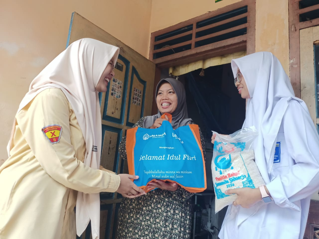 Berbagi Jelang Lebaran, Smamda Sidoarjo Bagikan 750 Paket Zakat dan Parsel untuk Warga 4 RT di Sekitar Sekolah