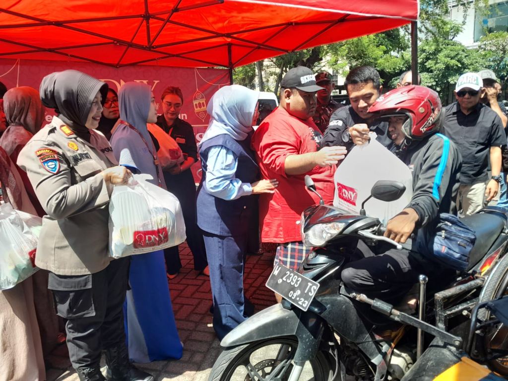 BERBAGI - Klinik Kecantikan DNY Skincare berbagi berkah Ramadhan bagi penyandang disabilitas, anak yatim dan Dhuafa menjelang Hari Raya Idul Fitri 1447 Hijriyah dengan membagikan 2.600 paket bingkisan