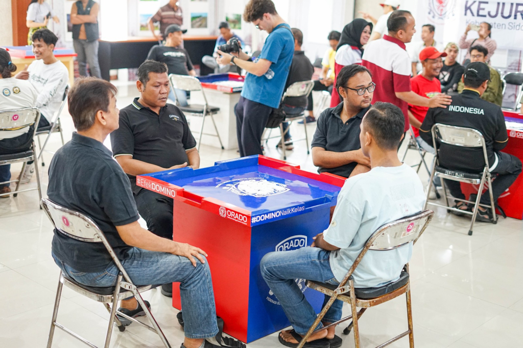 KEJURKAB - Kejuaraan Cabang (Kejurcab) Federasi Olahraga Domino Nasional (ORADO) Kabupaten Sidoarjo resmi digelar di Gedung Youth Center Dinas Kepemudaan, Olahraga, dan Pariwisata (Disporapar) Pemkab Sidoarjo, Minggu (15/03/2026).