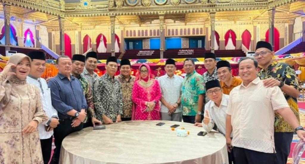 BUKBER - Pemerintah Kabupaten (Pemkab) Sidoarjo justru memancing polemik di tengah masyarakat dengan agenda Rapat Koordinasi (Rakor) dan Buka Puasa Bersama (Bukber) di Mahabarata Palace, Graha Unesa, Surabaya, Jumat (06/03/2026) kemarin.