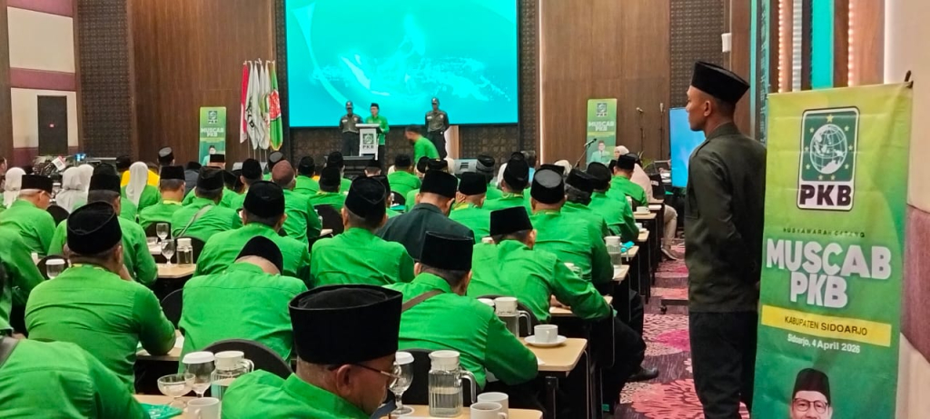 MUSCAB - Sekjen DPP PKB Hasanuddin Wahid mewakili Ketua Umum Muhaimin Iskandar (Cak Imin) dan Ketua Harian DPW PKB Jatim Thoriqul Haq mewakili Ketua DPW PKB Jatim, Halim Iskandar saat Muscab PKB di Fave Hotel Sidoarjo, Sabtu (04/04/2026) malam.