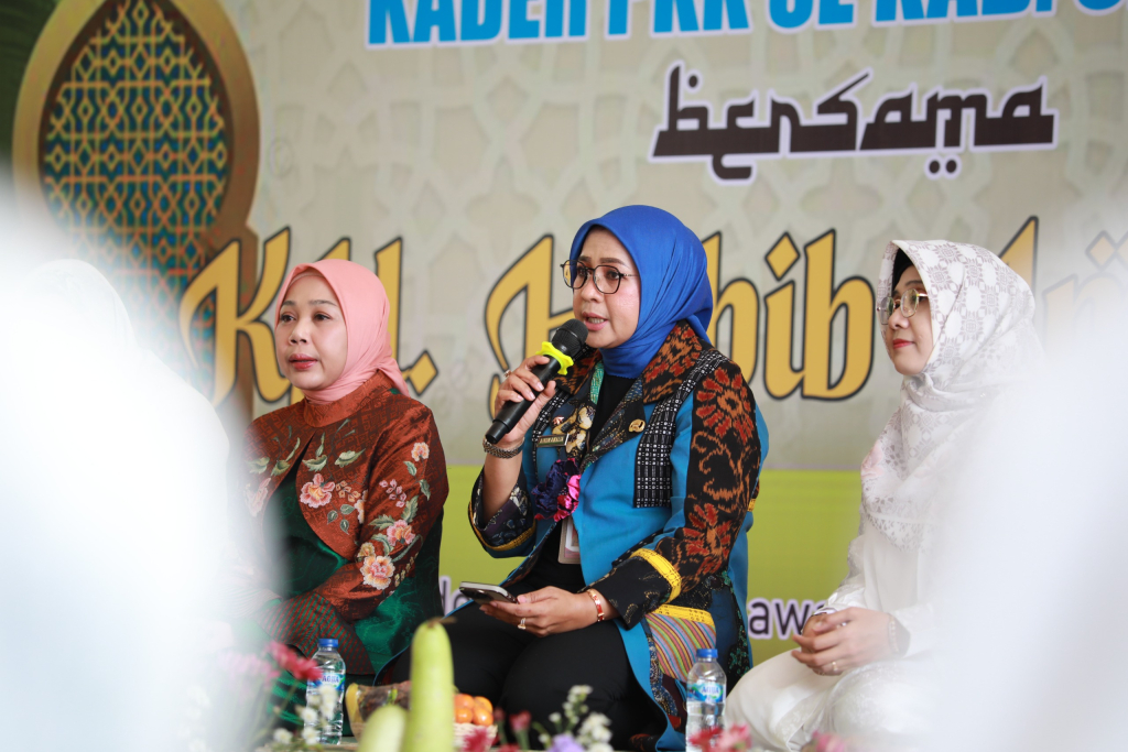 NGAJI - Tim Penggerak Pemberdayaan dan Kesejahteraan Keluarga (TP PKK) Sidoarjo menggelar kegiatan Ngaji Cerdas Ahad Pahing bersama KH Habib Amrullah sekaligus Halal Bihalal di Pendopo Delta Wibawa, Selasa (07/04/2026).