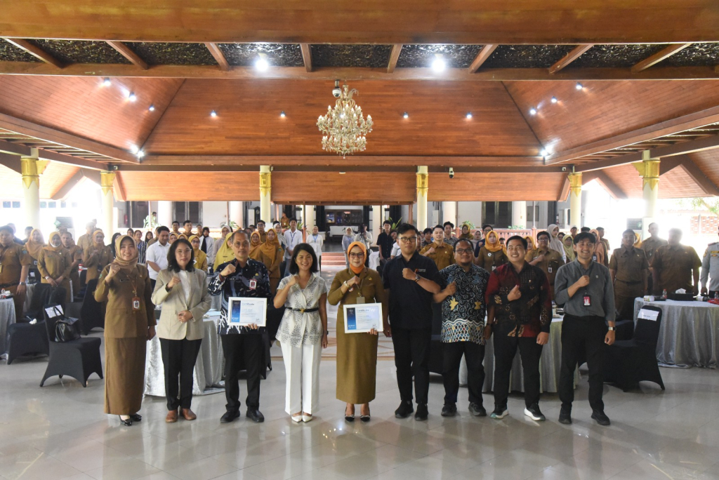PELATIHAN - Sebanyak 150 ASN admin Medsos di OPD Pemkab Sidoarjo dan 50 pelaku UMKM diundang menjadi peserta pelatihan yang dibuka Asisten Pemerintahan dan Kesejahteraan Rakyat Sidoarjo Ainun Amalia di Pendopo Delta Wibawa Sidoarjo, Selasa (21/04/2026).