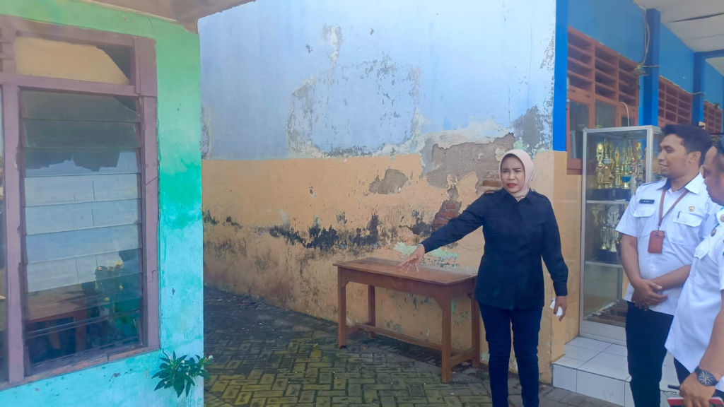 SIDAK -Wakil Bupati Sidoarjo Mimik Idayana didampingi Kepala Dindik Tirto Adi melakukan inspeksi mendadak (Sidak) ke SDN Putat, Kecamatan Tanggulangin, Sidoarjo, Rabu (22/04/2026).