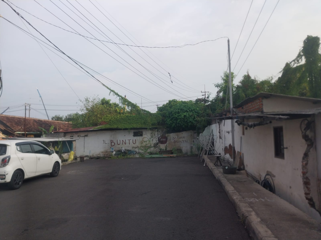 MANDEG - Ambisi Pemkab Sidoarjo mengurai benang kusut kemacetan melalui mega proyek Frontage Road (FR) sebagai proyek strategis yang digawangi Dinas PUBM dan SDA justru terlihat "mati suri" sepanjang Tahun 2025 kemarin.